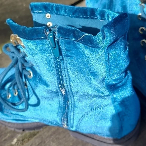 Women's Betsy Johnson Embroidered Laced Boots - Picture 6 of 12